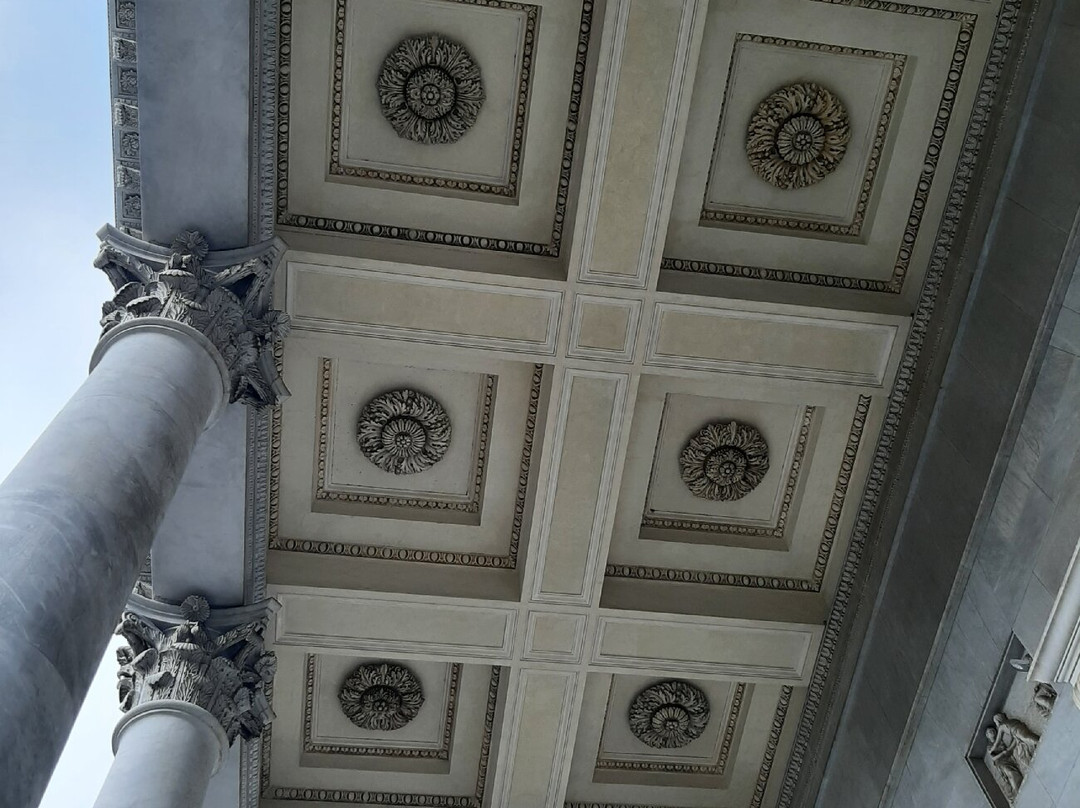 Cattedrale di N. S. dell'Orto-基亚瓦里必去景点