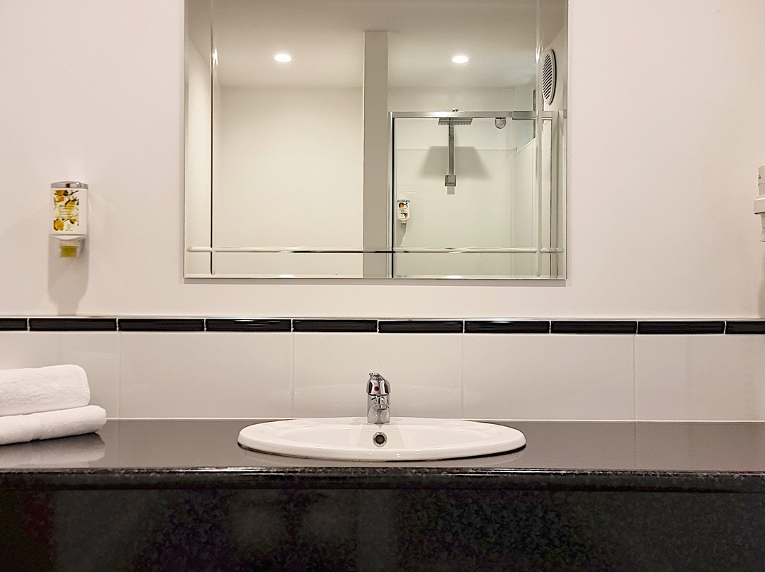 康莫丽晶酒店主图