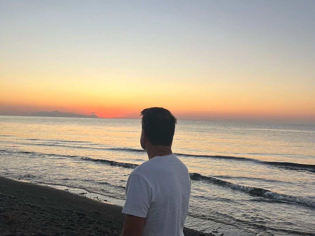 白色卡提吉斯海涛酒店主图