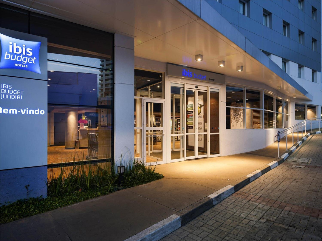 容迪亚伊购物中心宜必思快捷酒店主图