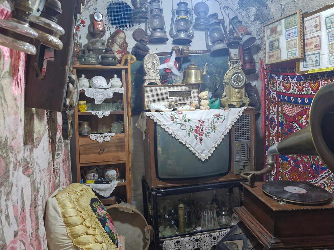 Nostalgia Tunnel-吉诺卡斯特必去景点