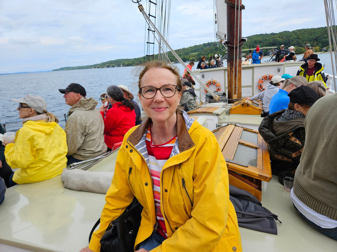 Schooner Manitou - Day Tours-特拉弗斯城必去景点