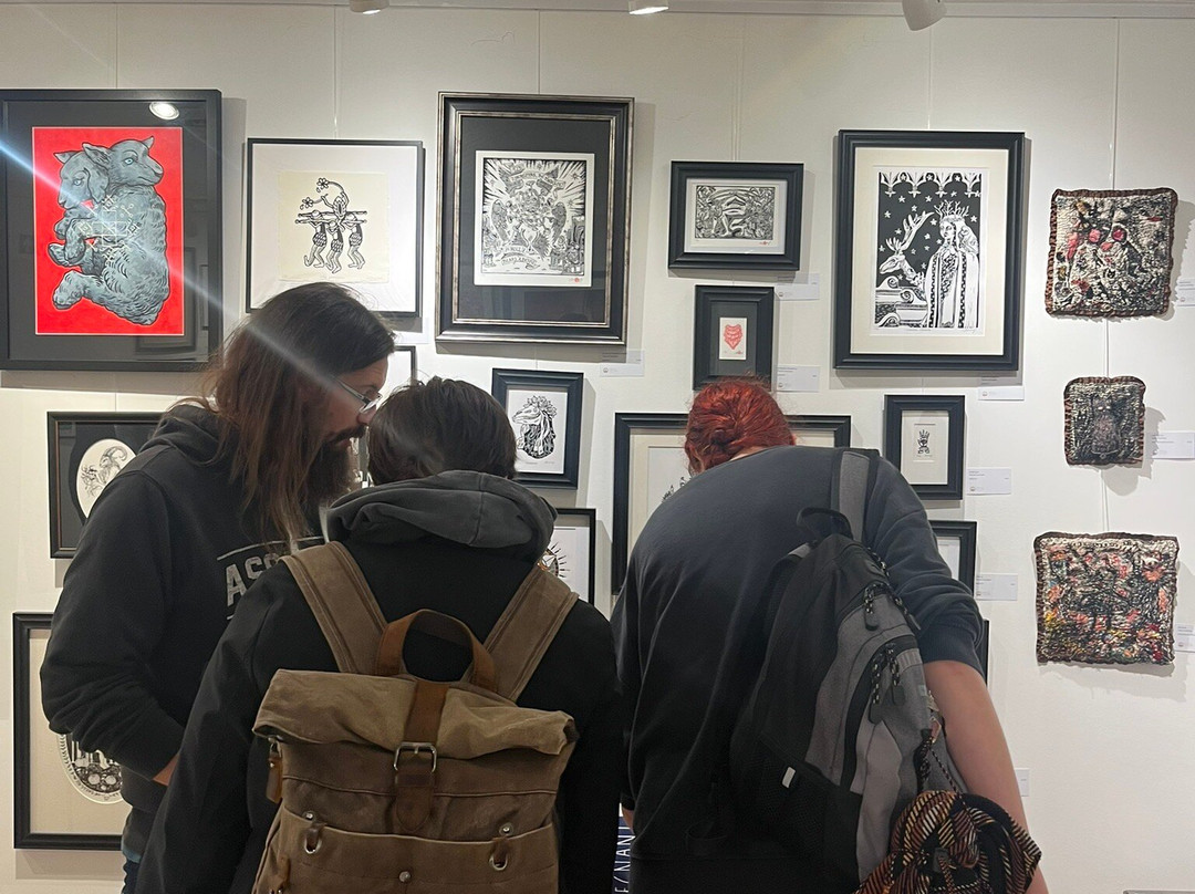 Heart of The Tribe Gallery-格拉斯顿伯里必去景点