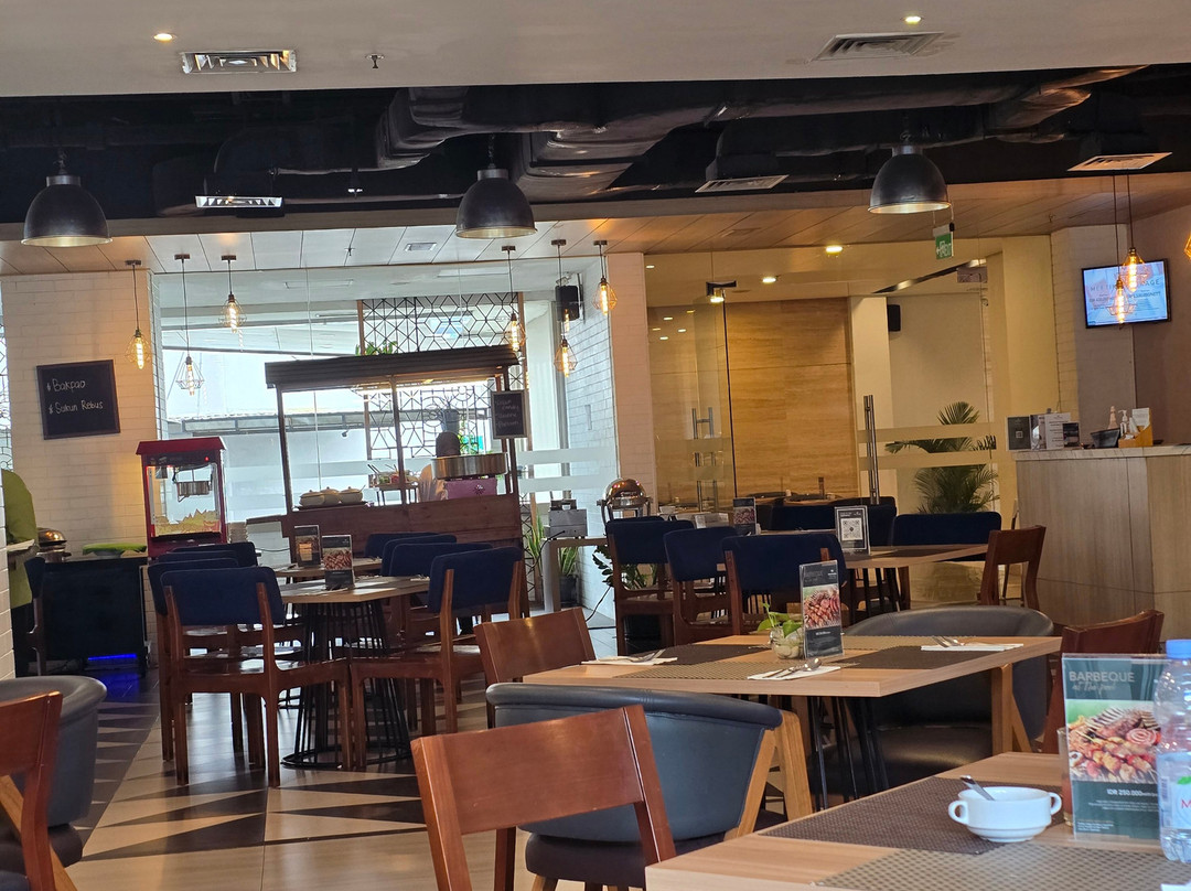 Hotel Santika Mega City Bekasi主图