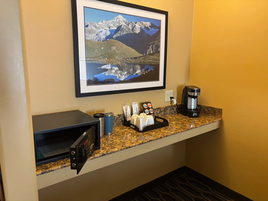 Best Western Plus Swiss Chalet Hotel & Suites主图