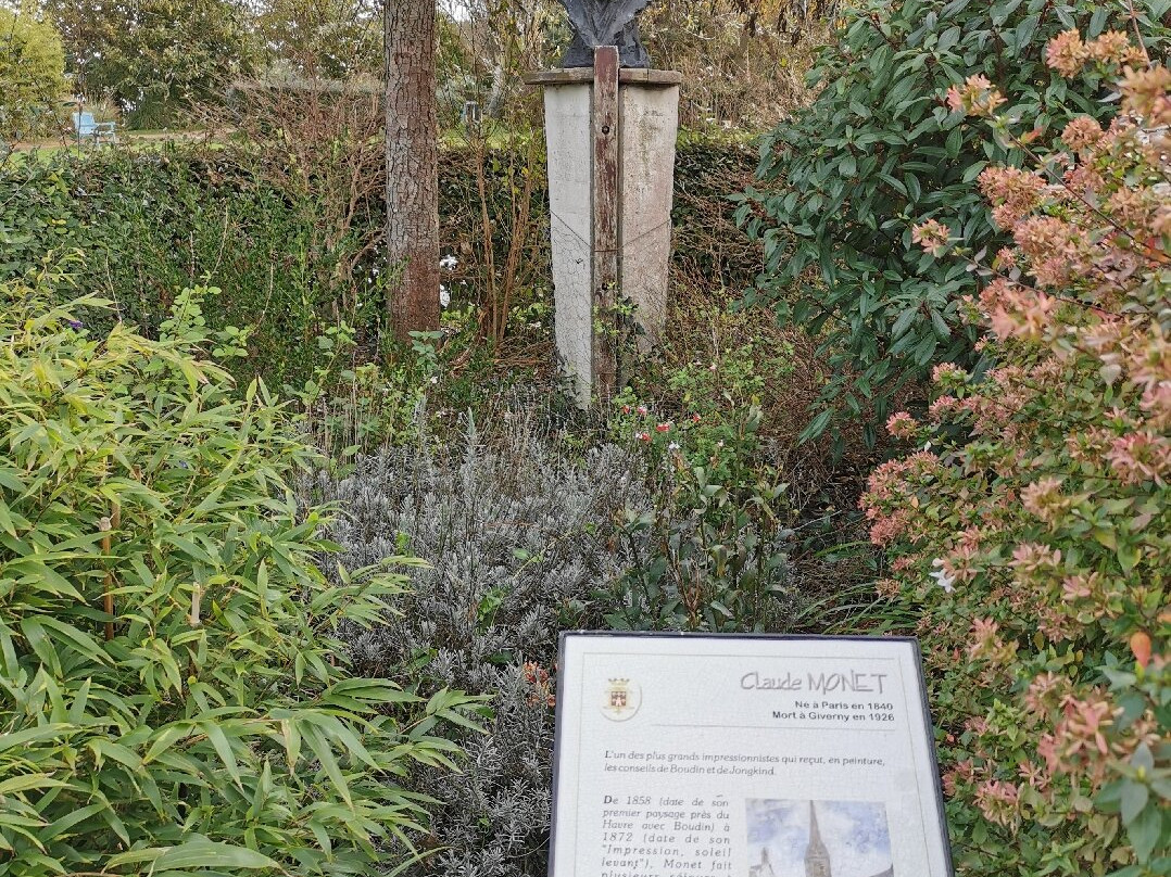 Garden of Personalities-翁弗勒尔必去景点