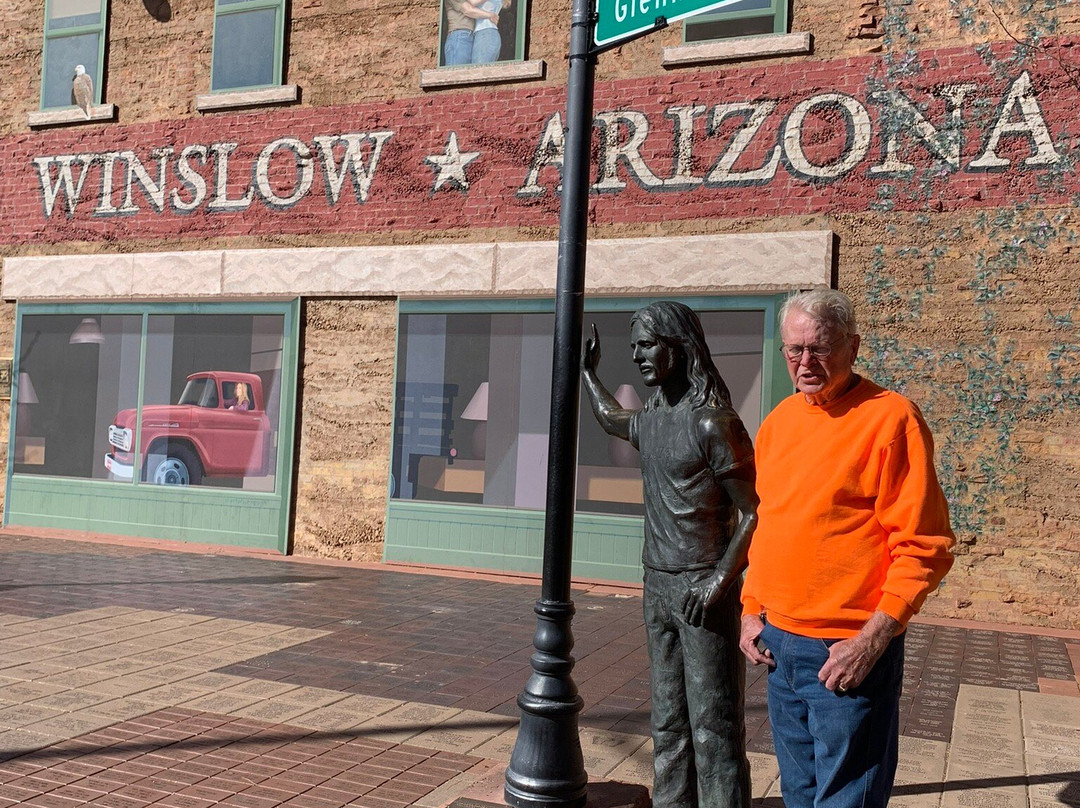 Standin' On The Corner-温斯洛必去景点