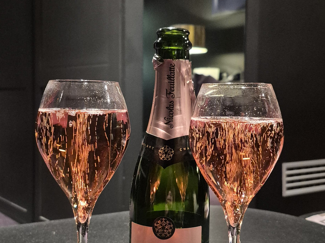 机密小酒店主图