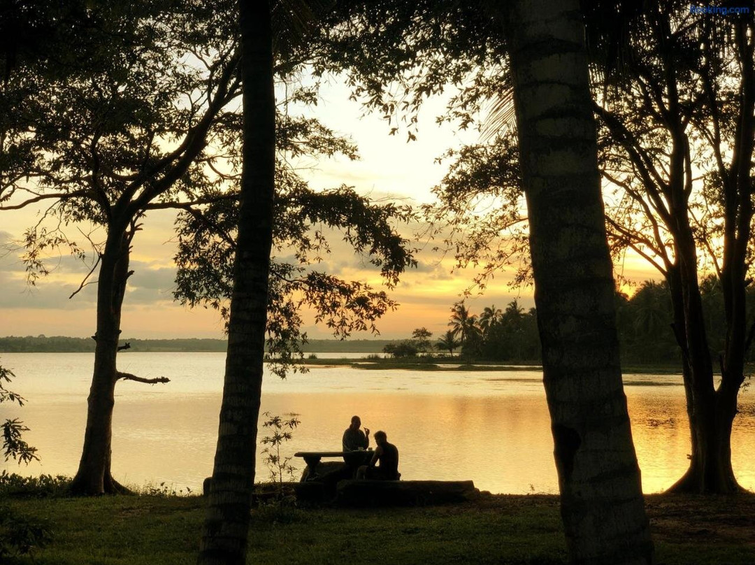 Yala Lucas Lake Hotel