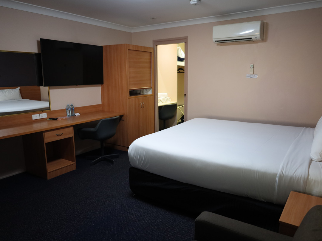 Sun Palms Hotel Motel主图