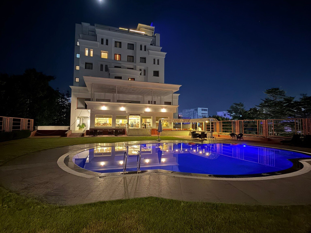 Royal Sarovar Portico主图