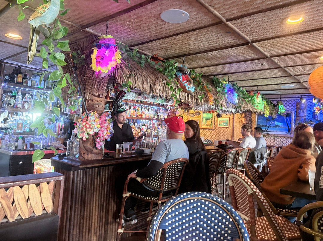 Castaways Cove Tiki Bar主图