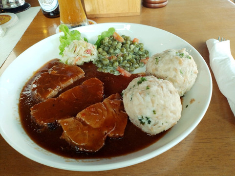 Torti's Biergarten - Das Restaurant In Naklua主图