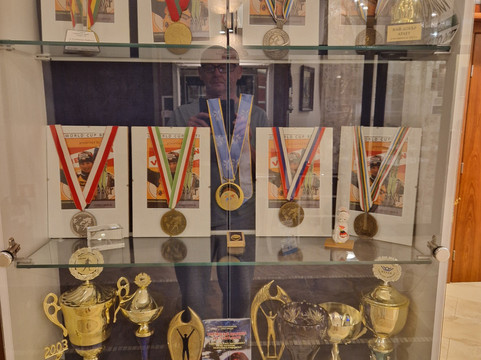 达佛斯卡酒店主图