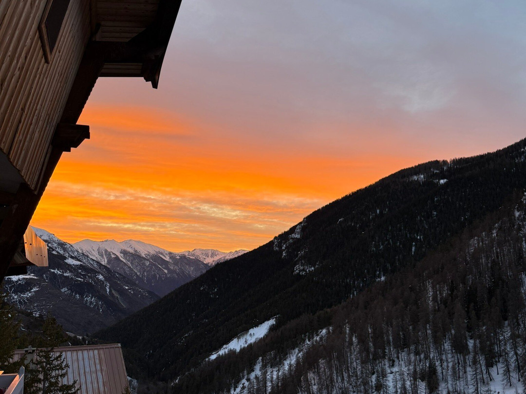 查特拉酒店主图