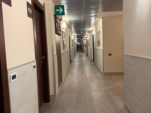 卡斯特里餐厅酒店主图