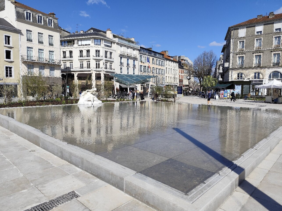 Place Clemenceau-坡市必去景点
