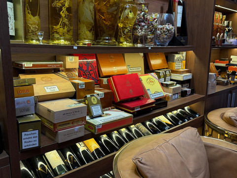 Phu Luxury Wine & Cigar Da Nang-Hai Chau必去景点