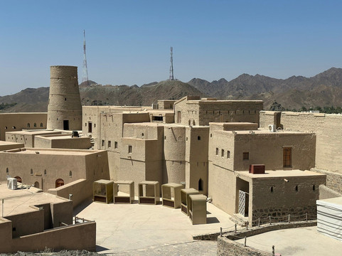 巴赫拉堡-尼日瓦必去景点