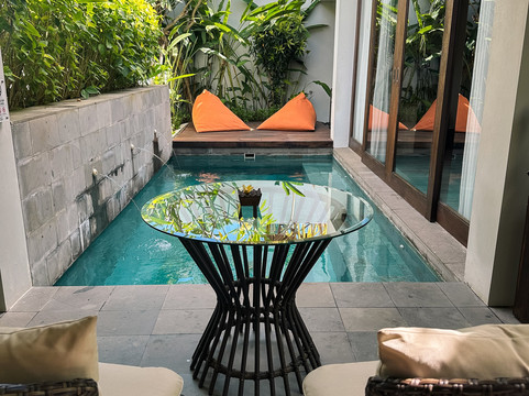 巴厘岛寰庭逐浪度假村主图