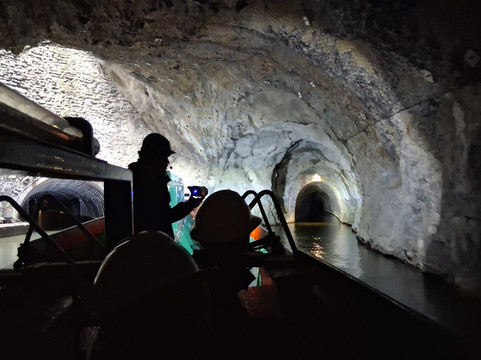 Dudley Canal & Caverns-Dudley必去景点