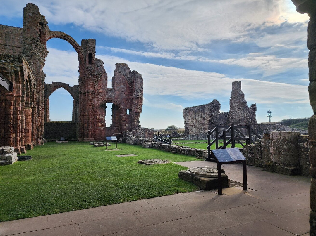 Lindisfarne Priory-Holy Island必去景点