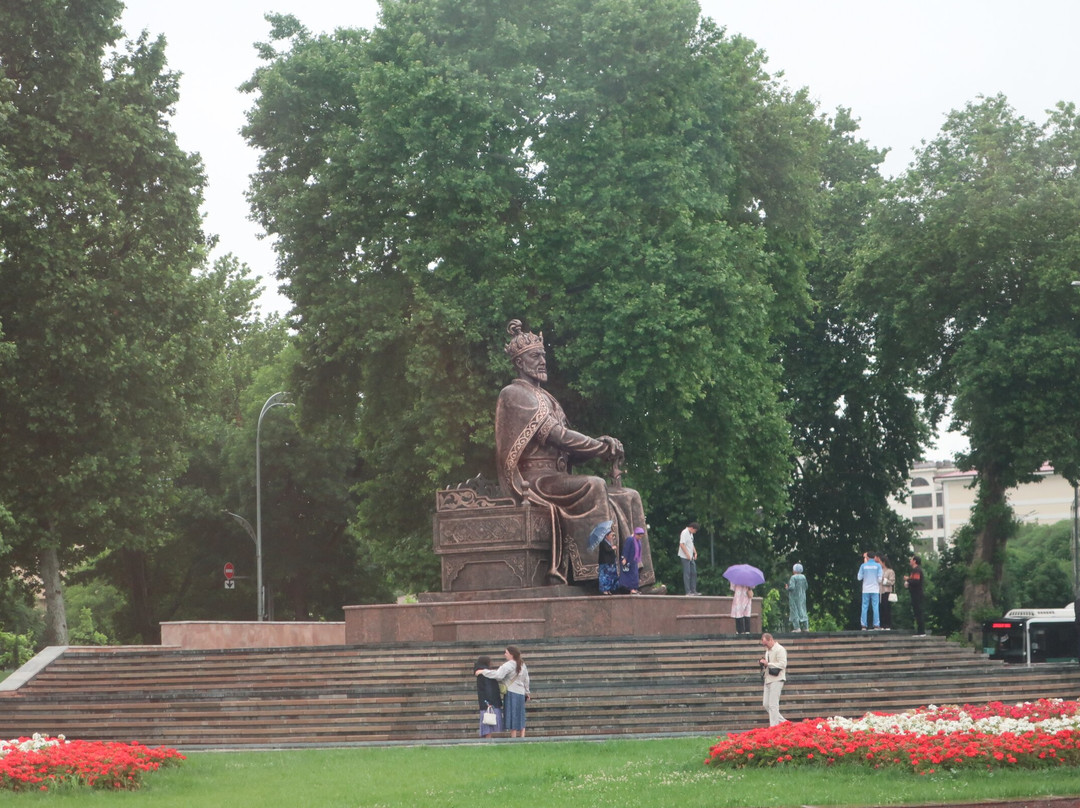 Statue of Amir Temur-撒马尔罕必去景点