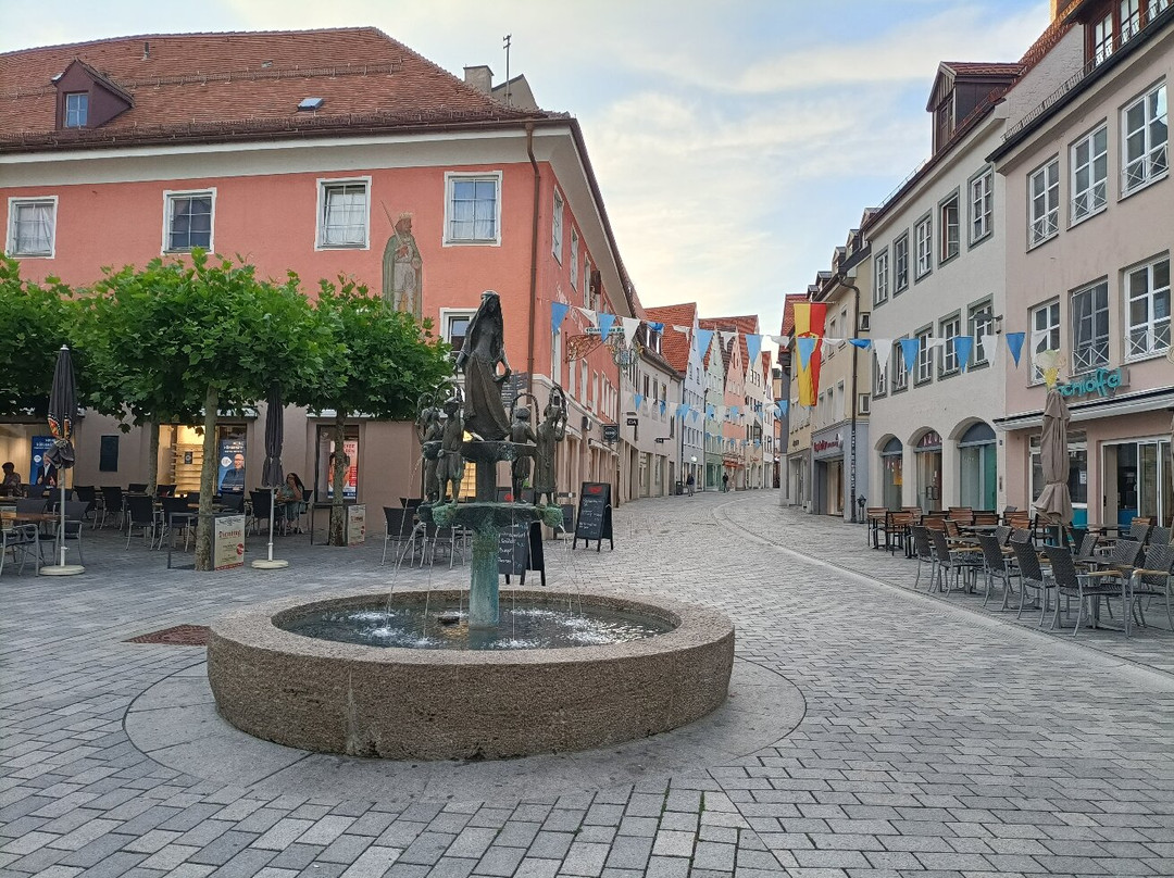 Tänzelfestbrunnen-考夫博伊伦市必去景点