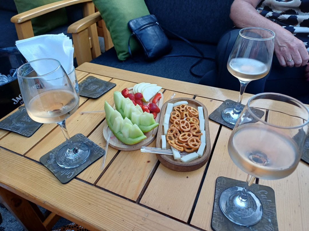 Ivy Cafe & Bar