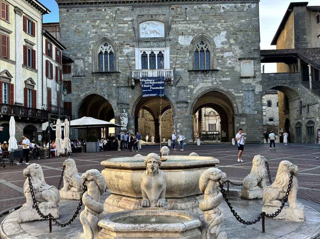 Piazza Vecchia-贝加莫必去景点
