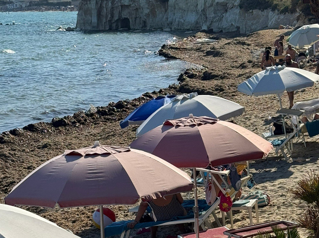 白色海湾酒店主图