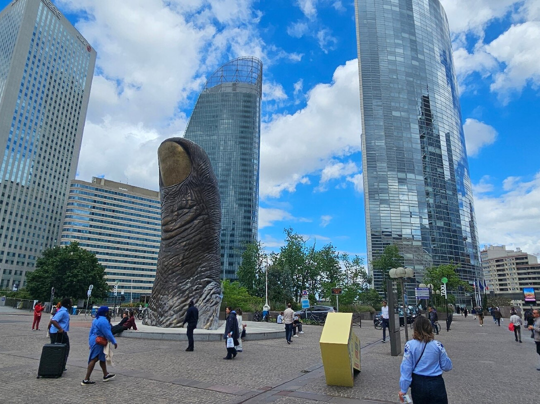 Sculpture de César, Le pouce-拉德芳斯必去景点
