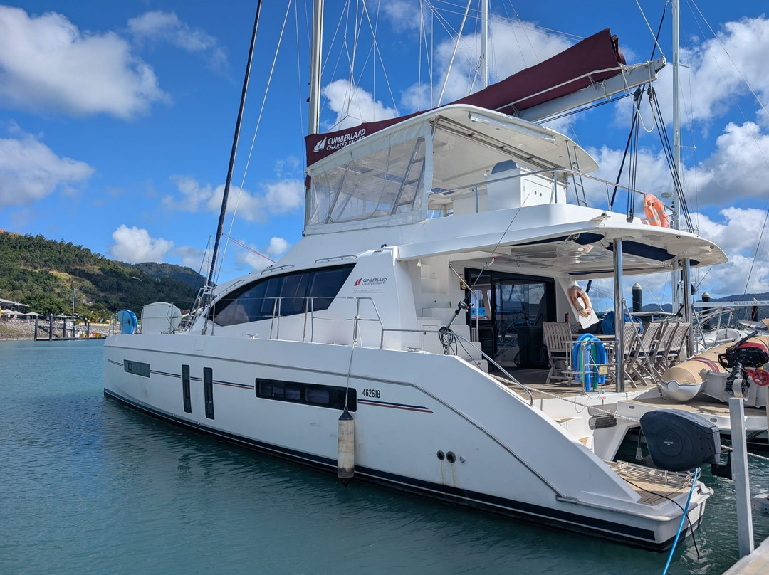 Cumberland Charter Yachts-艾尔利滩必去景点