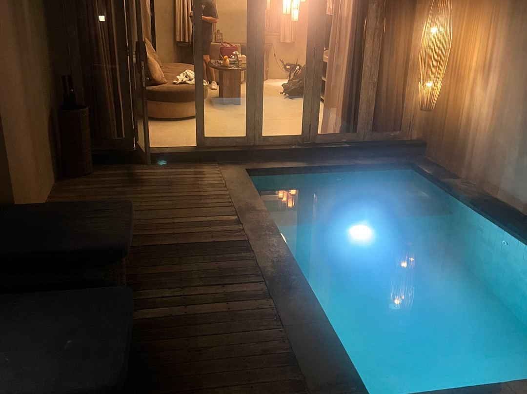 水明漾蓝色卡玛绿洲酒店主图
