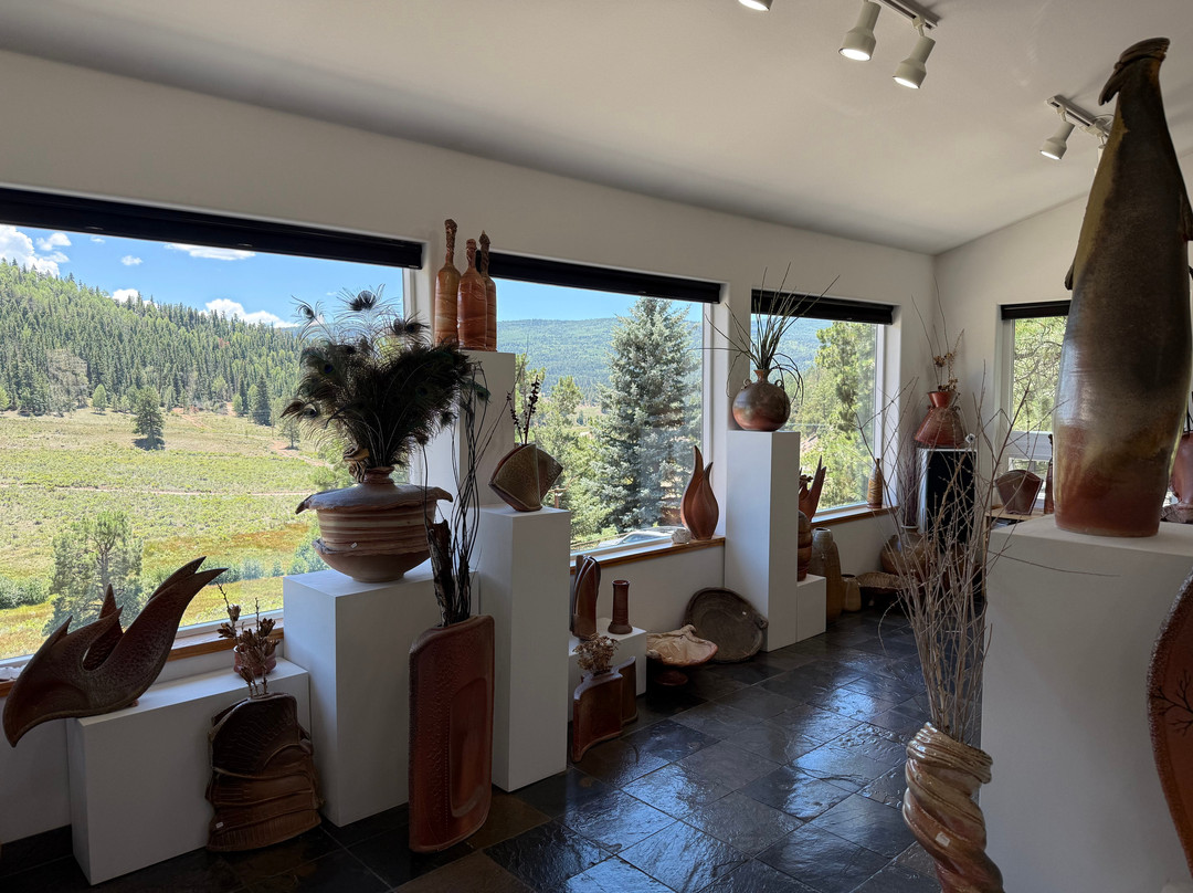 Enchanted Circle Pottery-道师城必去景点