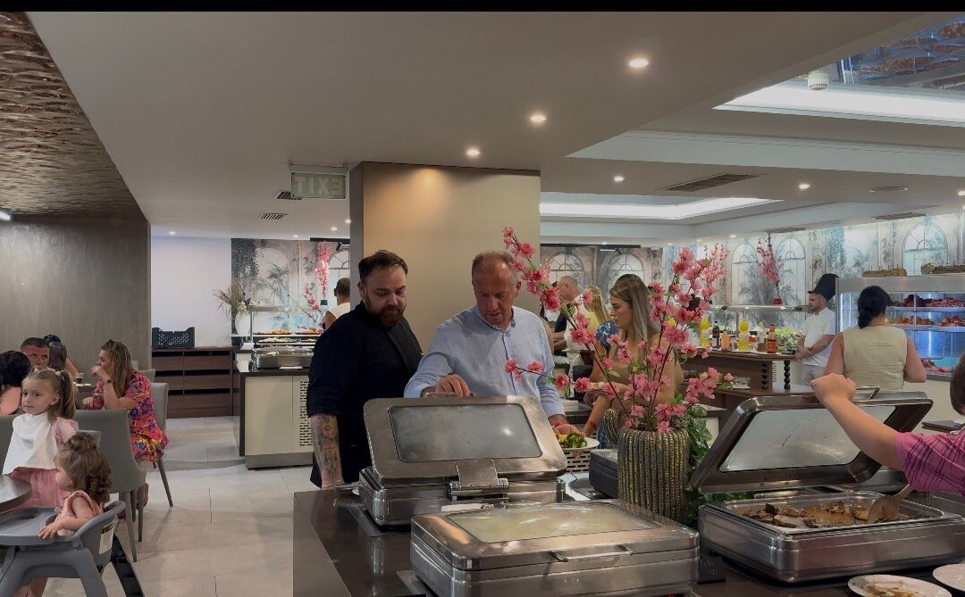 高级海滩酒店主图