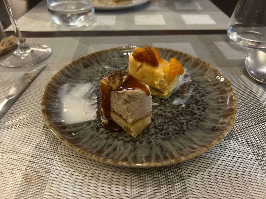 碧波荡漾酒店主图
