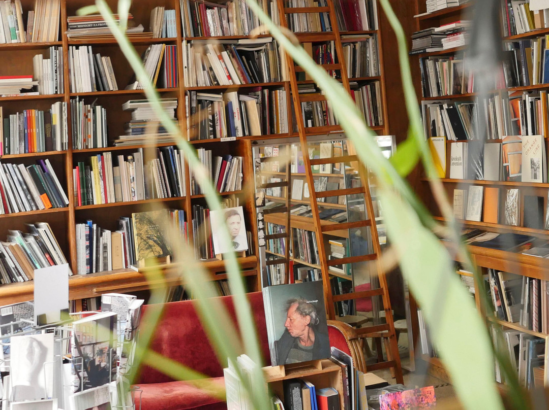 Tipi Photo Bookshop-圣吉尔必去景点