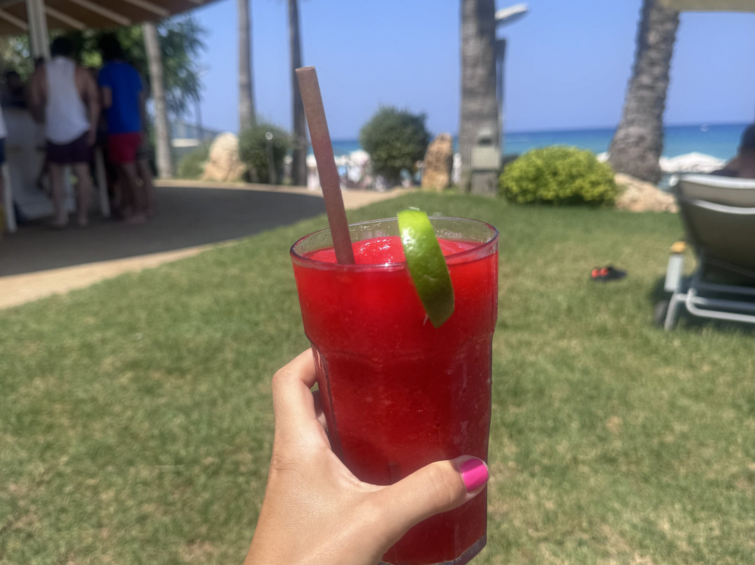 日出海滩酒店主图