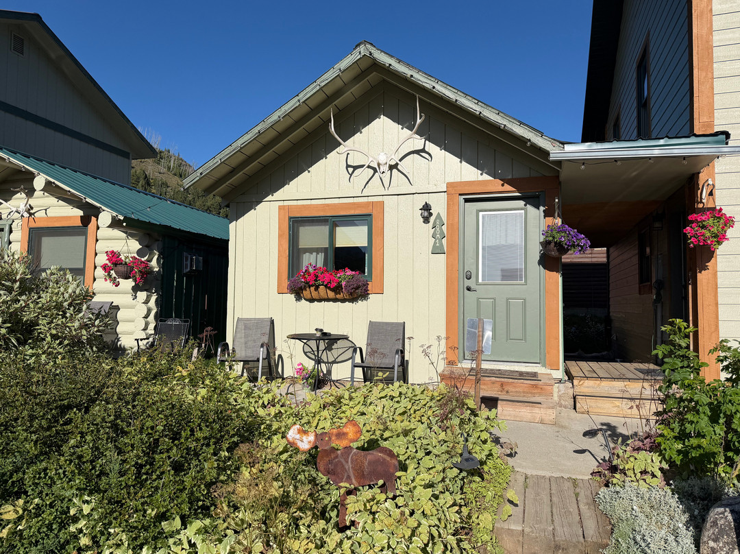 麋鹿角山林小屋主图
