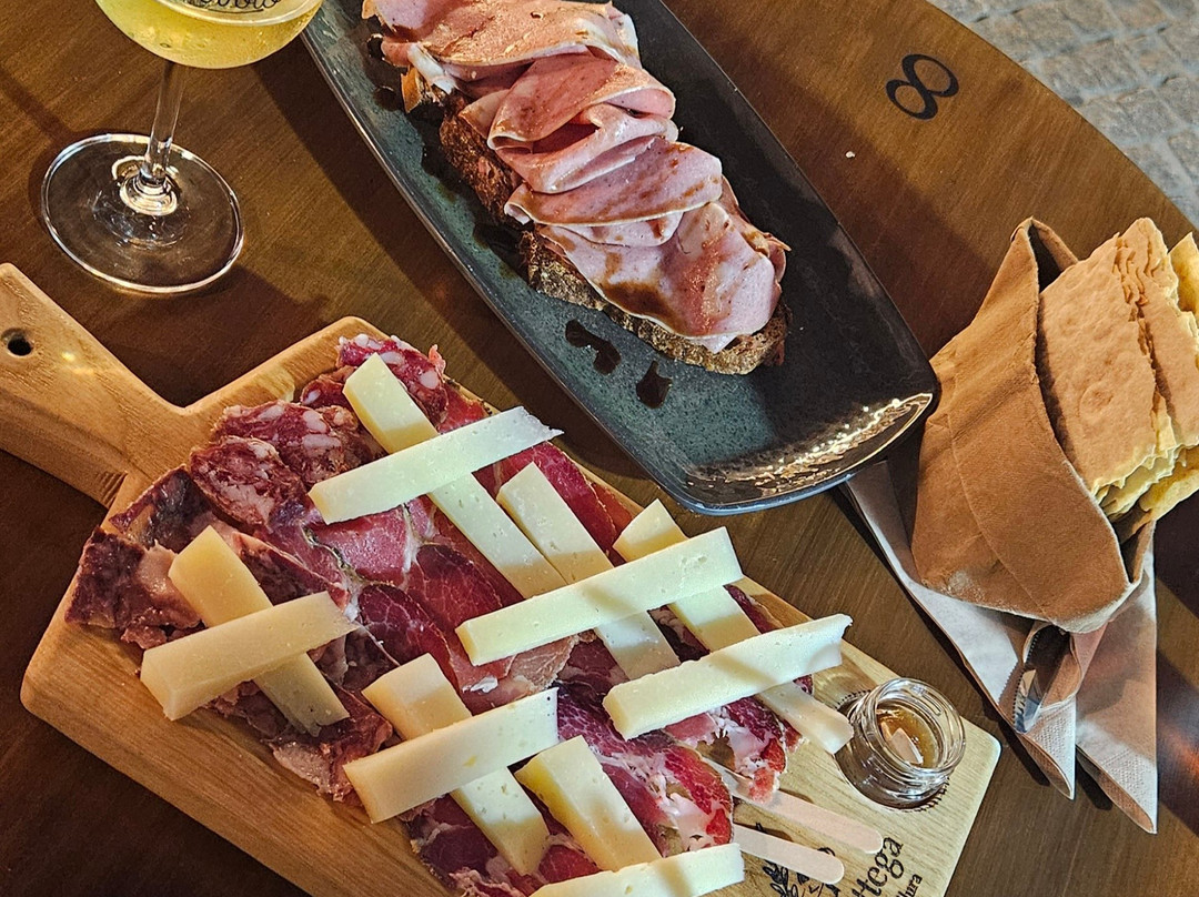 Enoteca La Bottega-圣特雷莎加卢拉必去景点