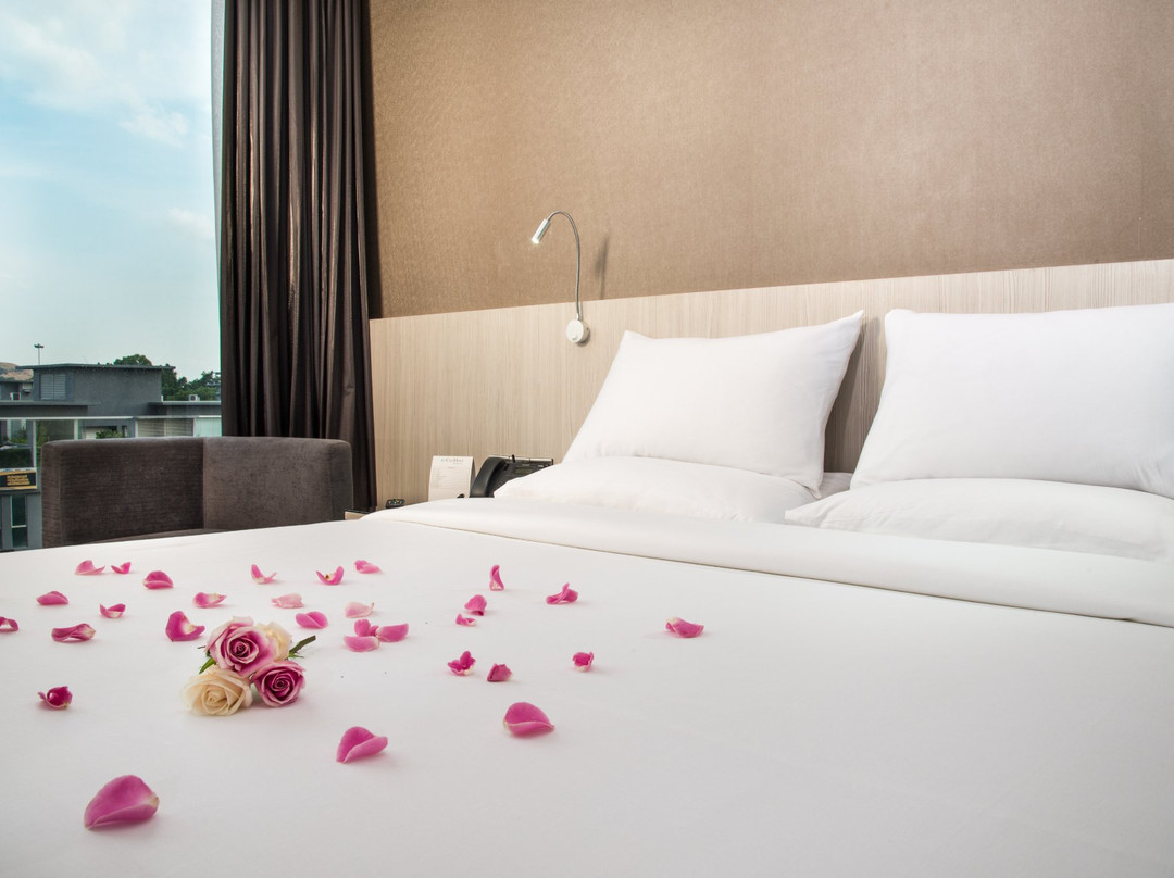 e.City Hotel @ One City