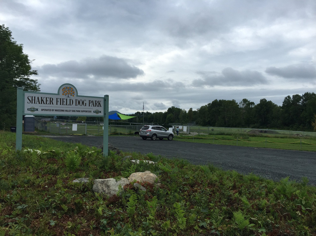 Enfield Center旅游景点-Shaker Field Dog Park