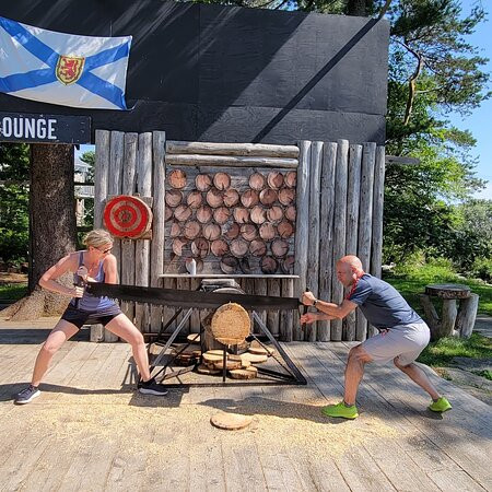 Wild Axe Lumberjack AXEperience景点图片