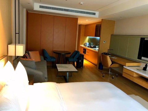 上海虹桥绿地铂瑞公寓-客卧