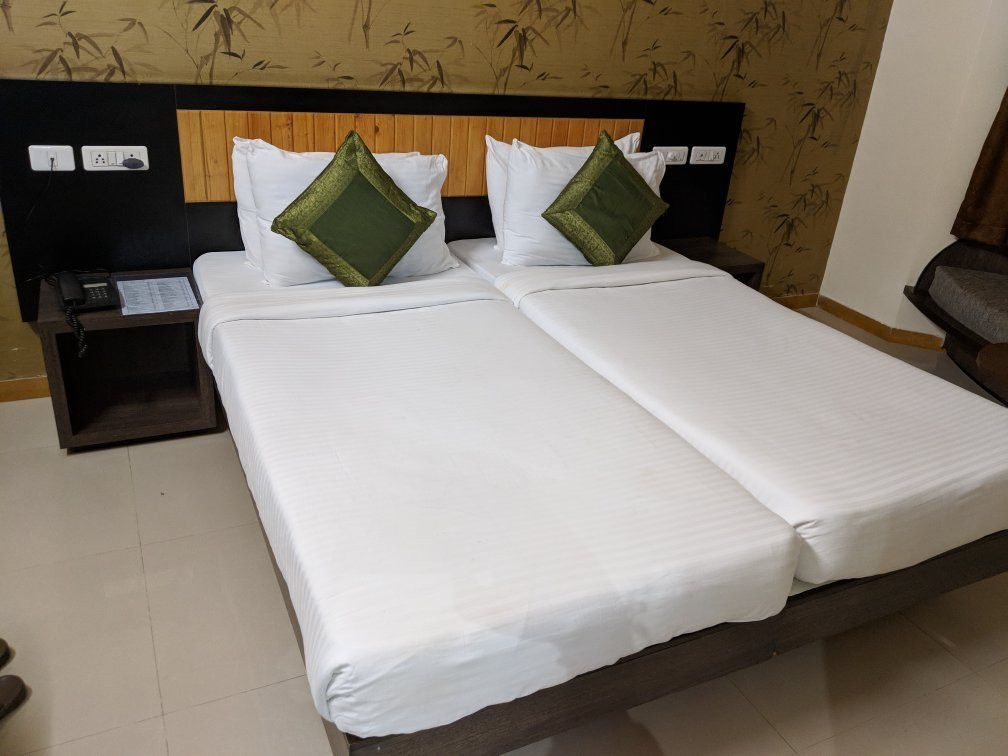 尤拉吉酒店主图