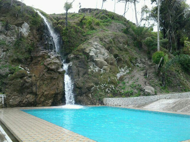 Gibeon Hill Waterfall