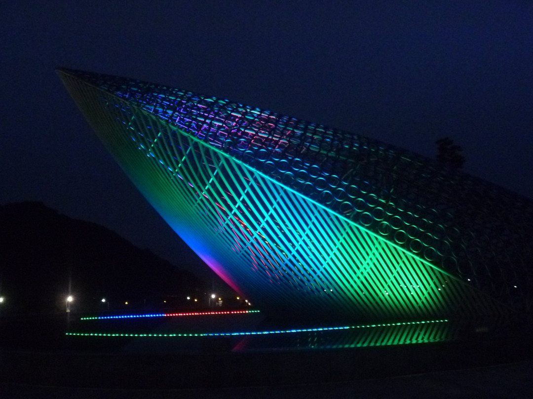 Ulsan Station Whale Sculpture景点图片