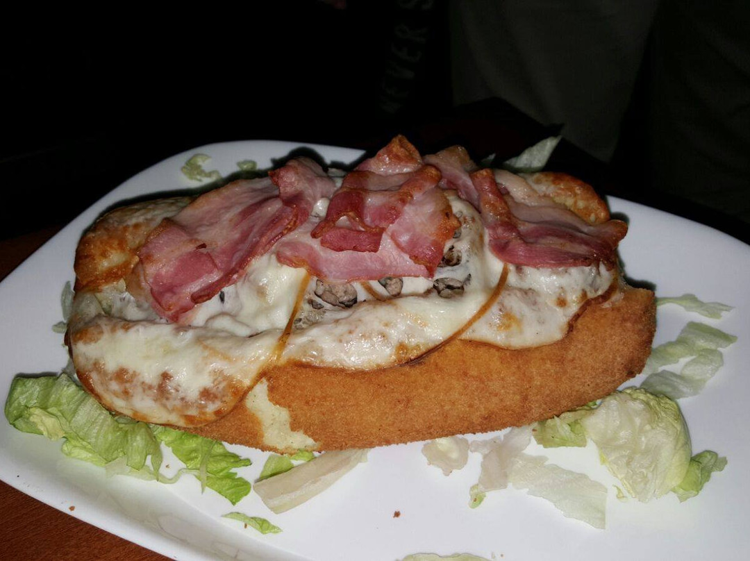 Montecorvino Pugliano餐馆和美食-The Empire Pub