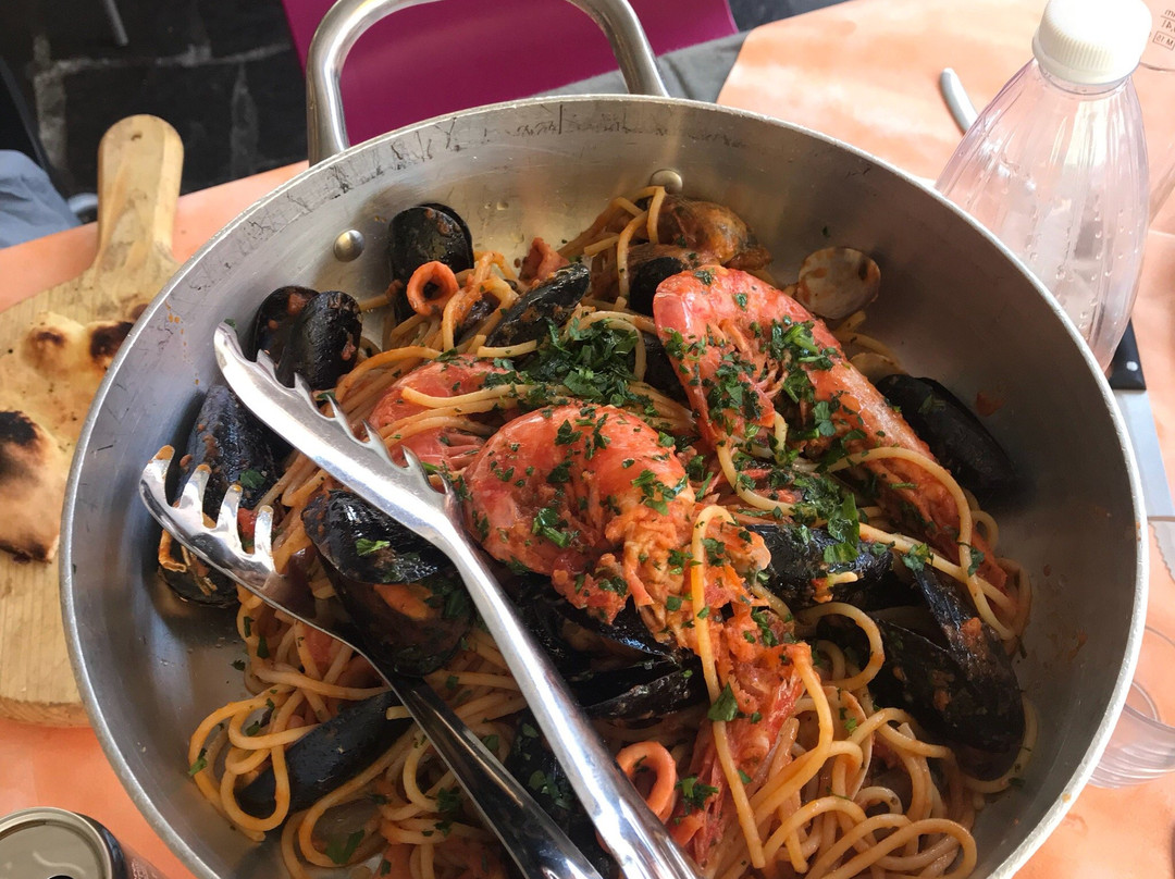 Monade Santa Lucia餐馆和美食-Fantapizza Diano Marina